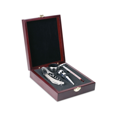Image of Classic wine set in wooden box